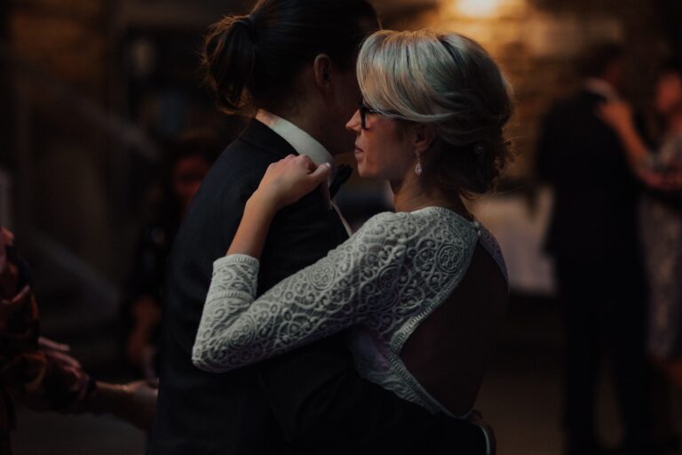 Sylwia i Karol podczas pierwszego tańca w restauracji Tichauer Browar Obywatelski Tychy