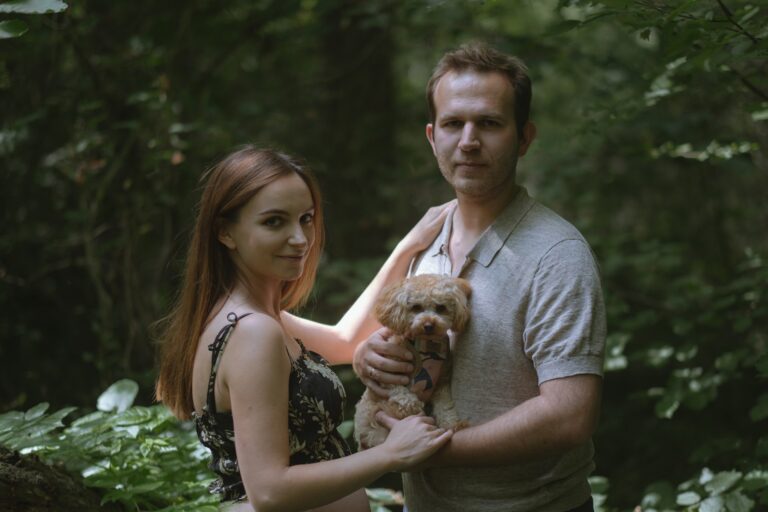 Agata i Michał podczas sesji fotograficznej ciążowej w Gliwicach