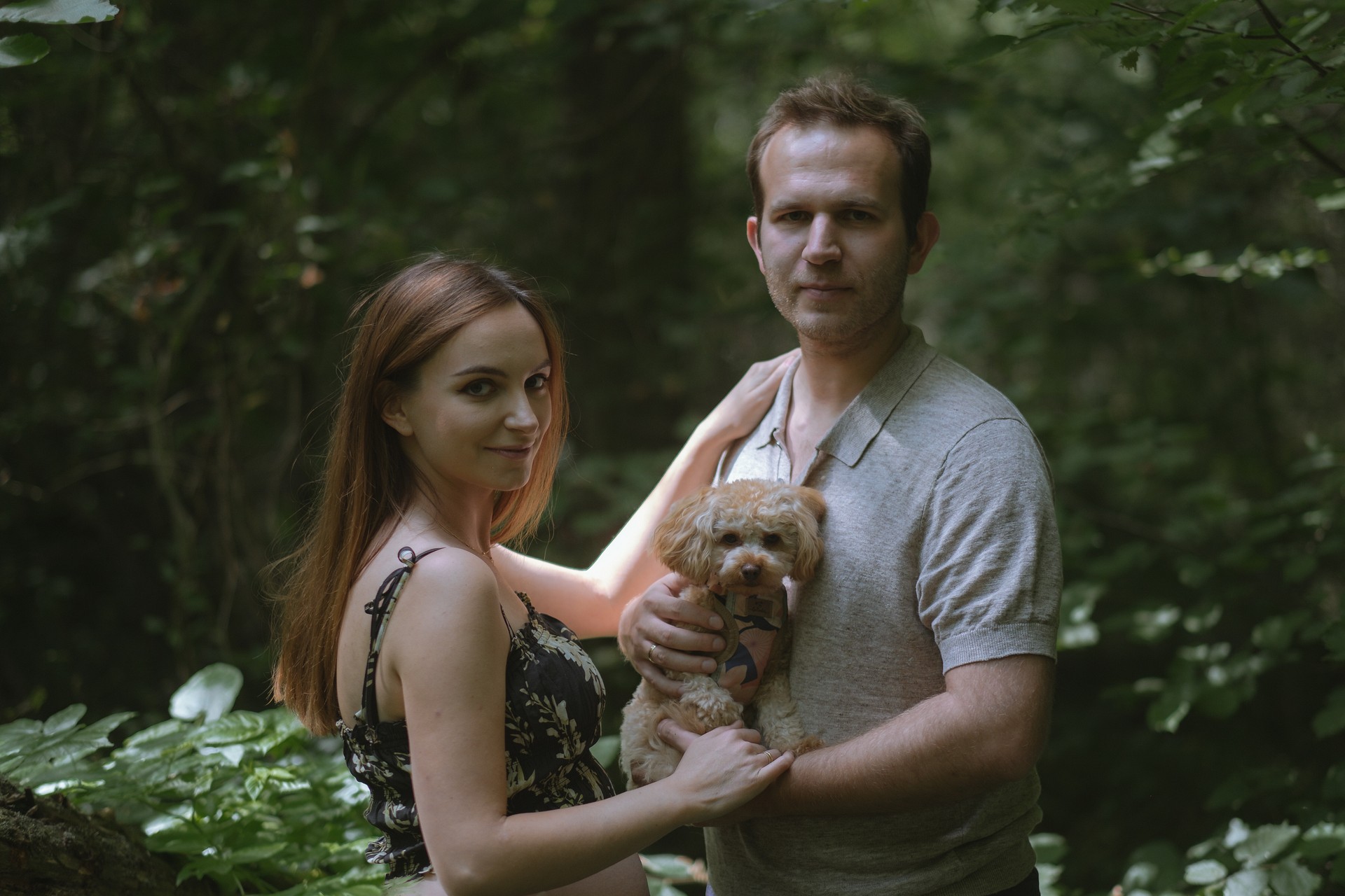 Agata i Michał podczas sesji fotograficznej ciążowej w Gliwicach