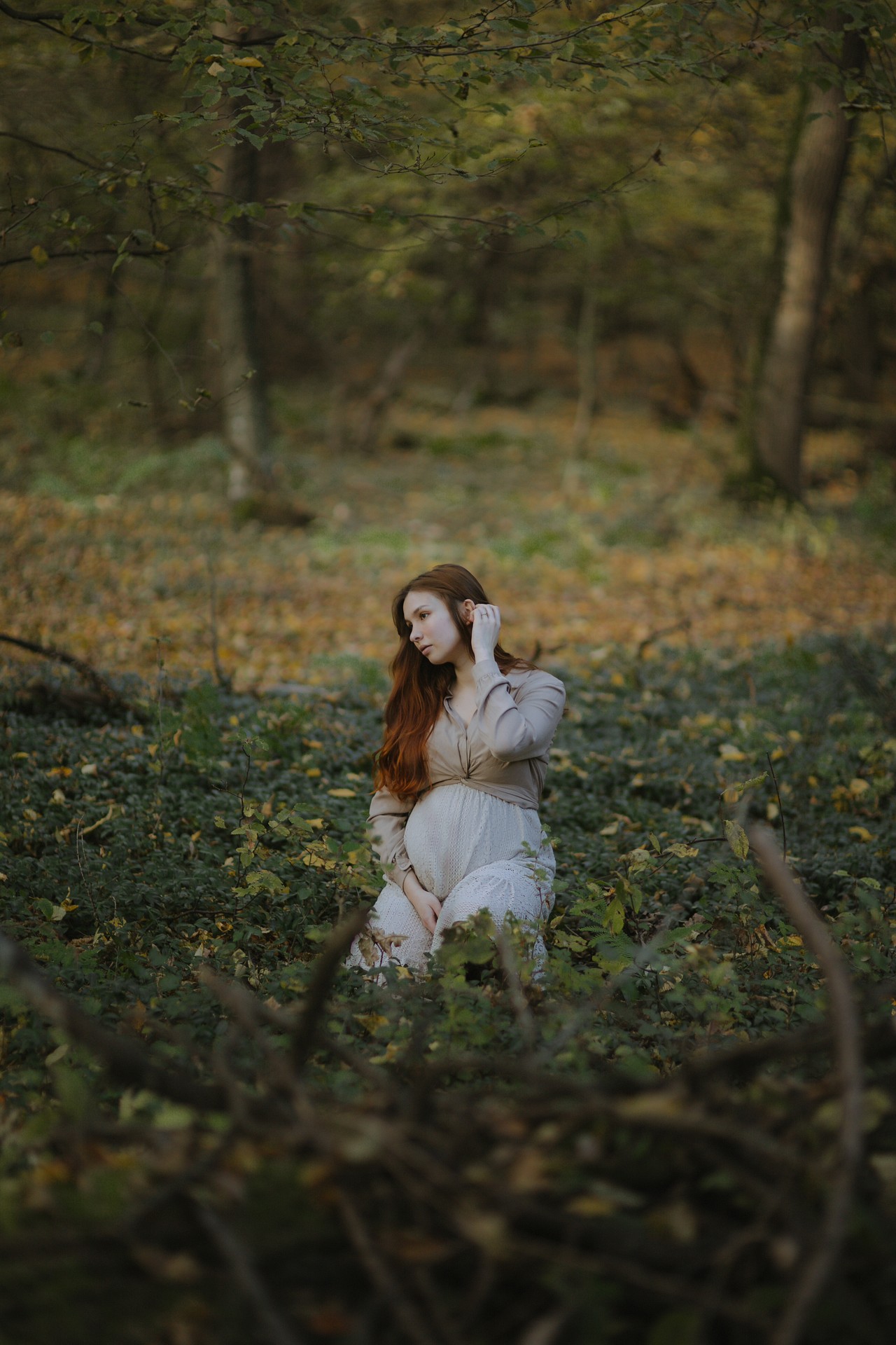 Sesja zdjęciowa ciążowa Moniki w lesie w Żurawicy koło Przemyśla na Podkarpaciu, wśród mchu