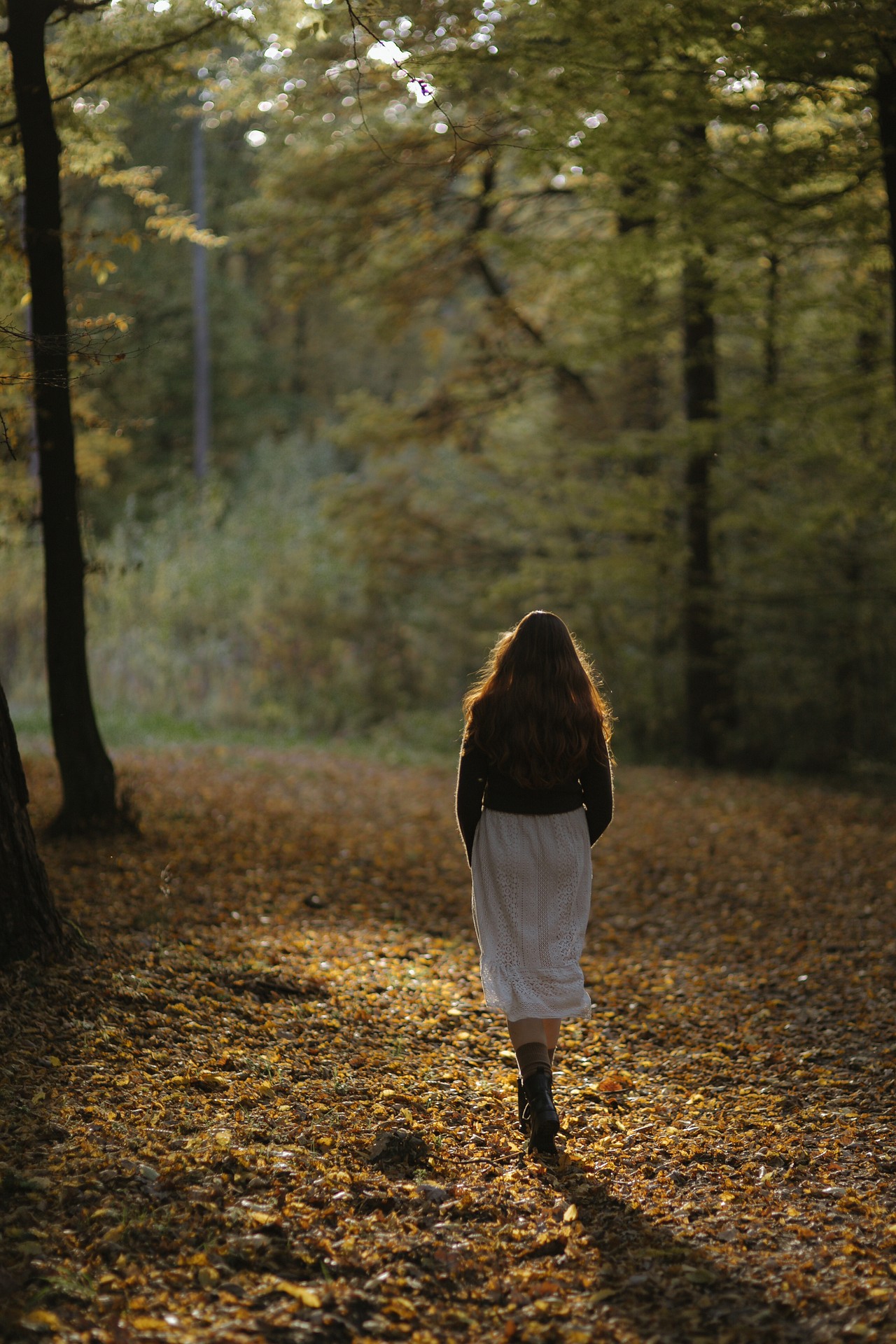 Sesja zdjęciowa ciążowa Moniki w lesie w Żurawicy koło Przemyśla na Podkarpaciu, zachodzące słońce